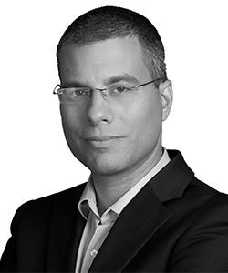 EYAL SZEWACH bw 250x300 1